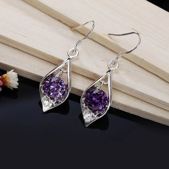 Beautiful .925 Sterling Silver and Garnet Drop Earrings  " Hypoallergenic " - Picture 3 of 7